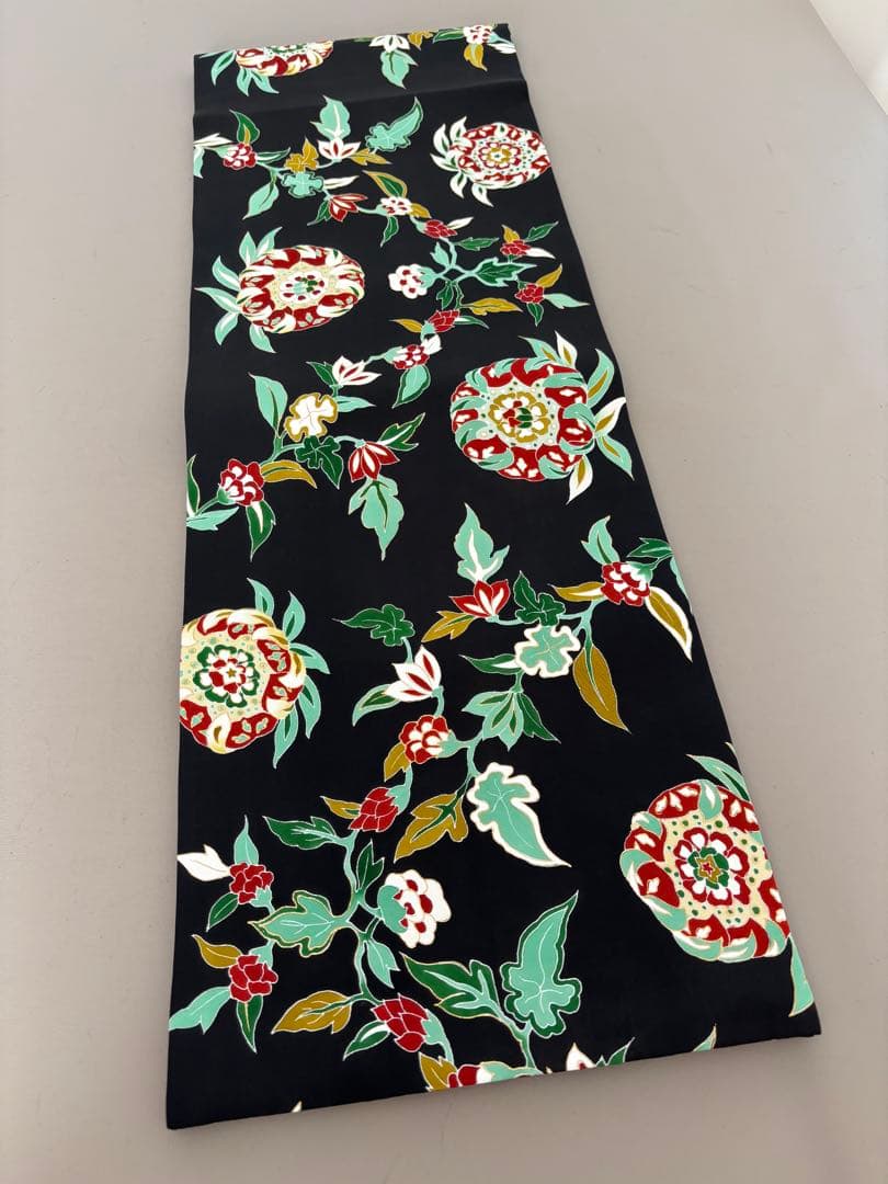 正絹 塩瀬 九寸名古屋帯 黒地 花唐草 友禅染め 赤×グリーン×白×ベージュ