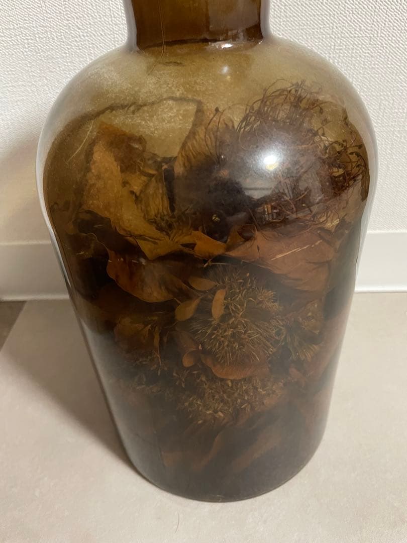 ドライフラワー入りブラウンガラスビン