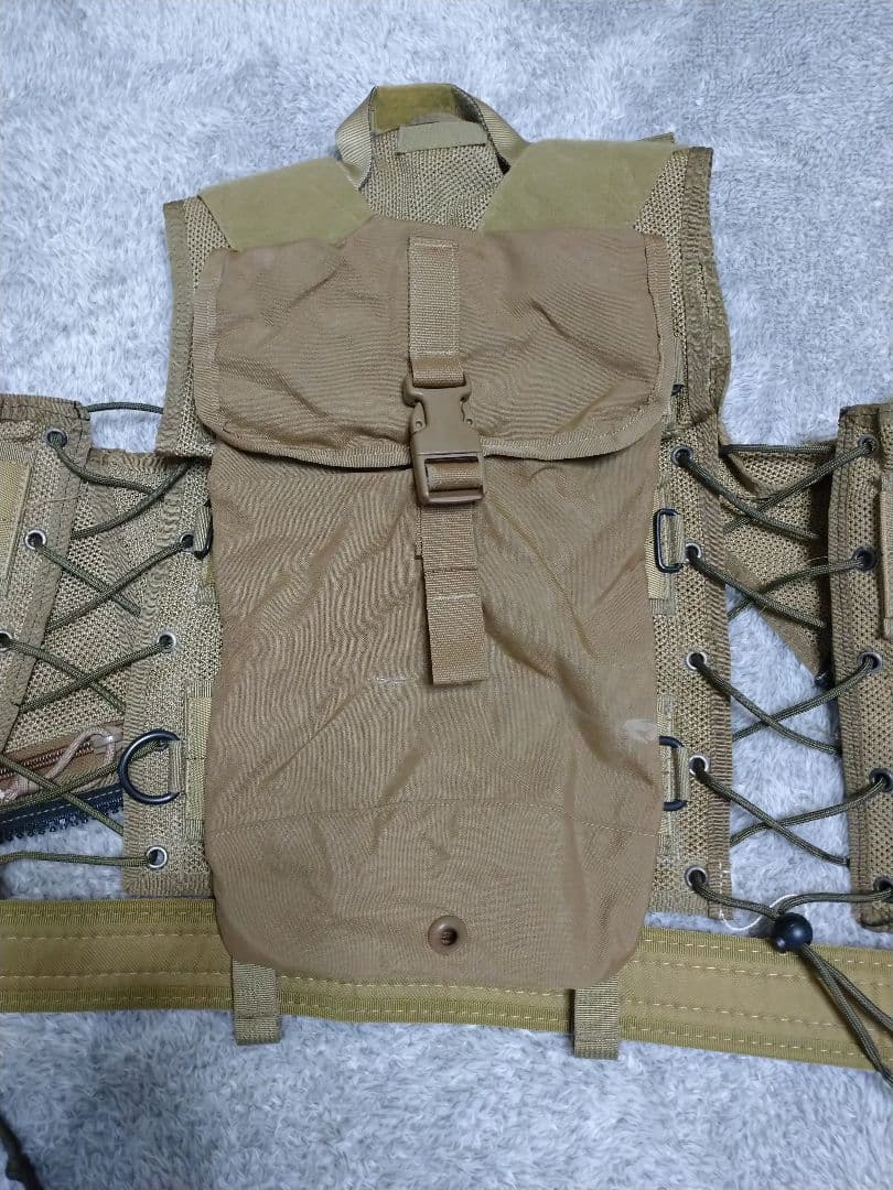 米イーグル社 衛生兵向きタクティカルベスト モール装備 USMCポーチ付き