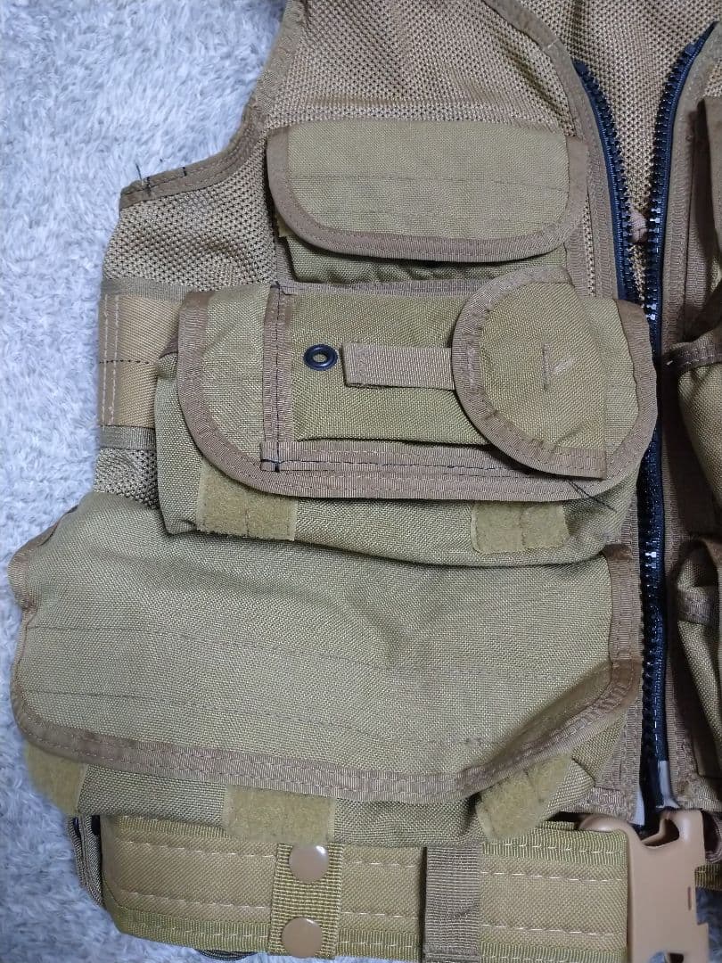 米イーグル社 衛生兵向きタクティカルベスト モール装備 USMCポーチ付き