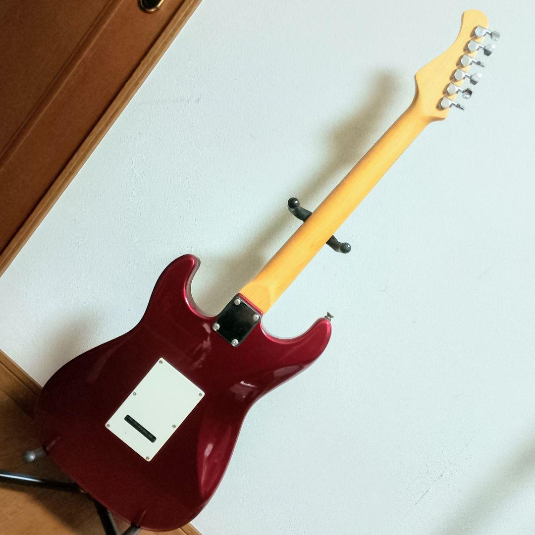 Bacchus　ストラトキャスタータイプ　エレキギター　弦は新品に交換済み！