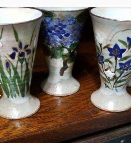 四季花手書きワイングラス陶器製です 真冬のワインに