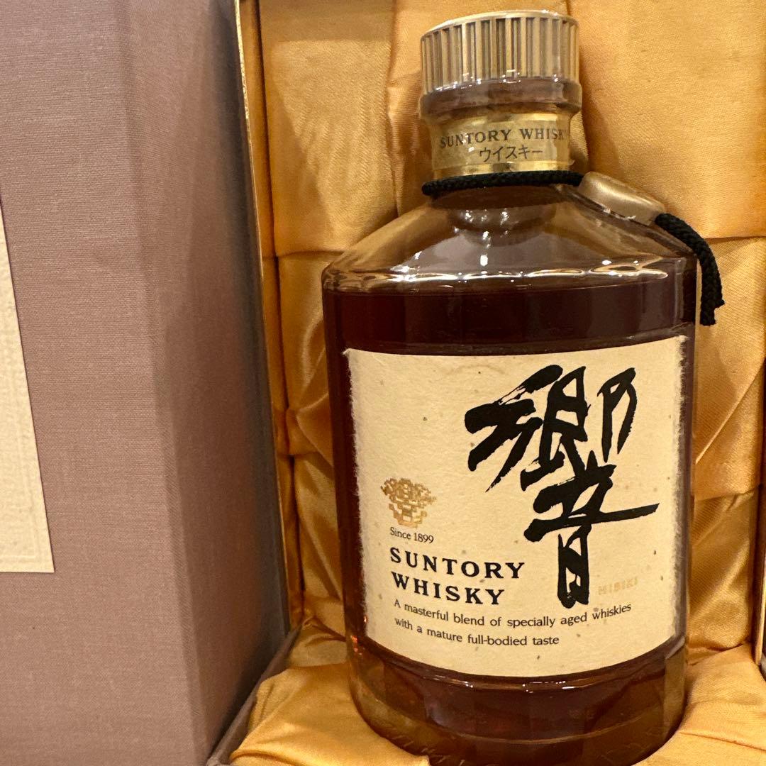 サントリー ウイスキー 響 700ml 箱入り　1899年古酒