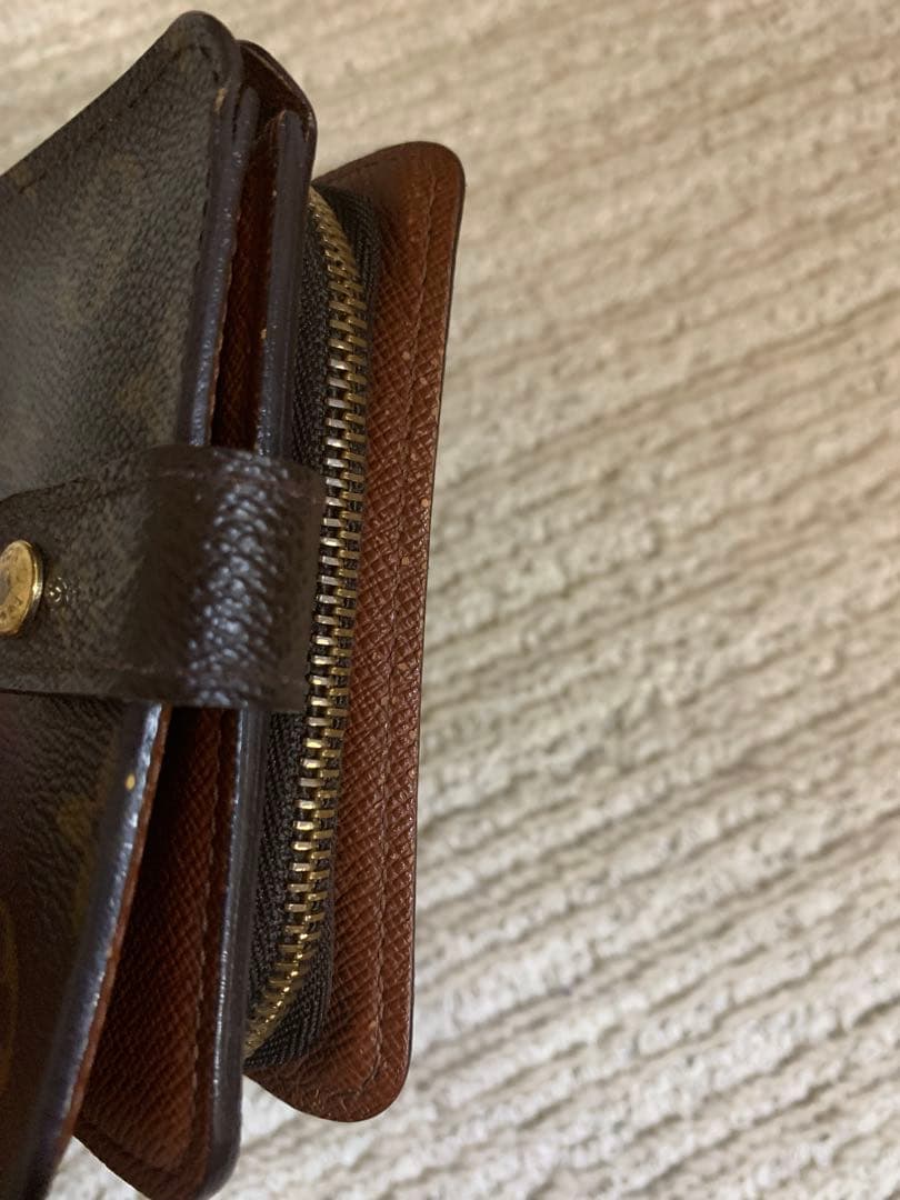 ルイ・ヴィトン 二つ折り財布 ダークブラウン。LOUIS VUITTON 。