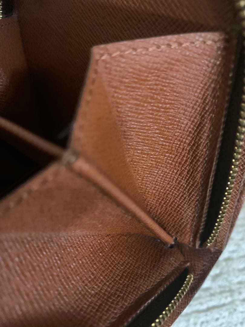 ルイ・ヴィトン 二つ折り財布 ダークブラウン。LOUIS VUITTON 。