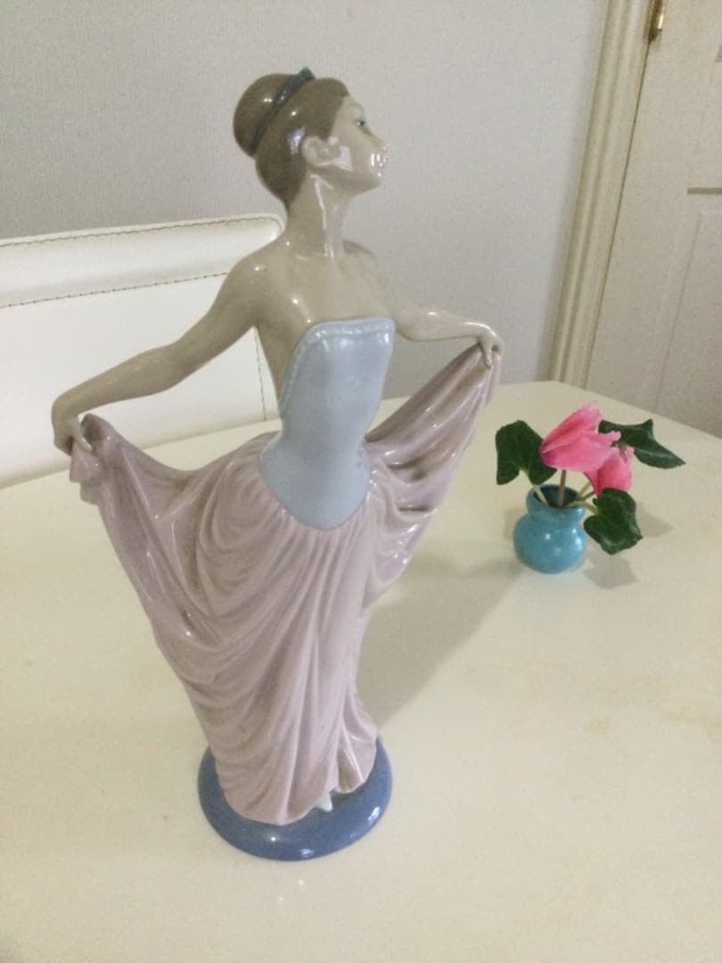 リヤドロ　ダンサー