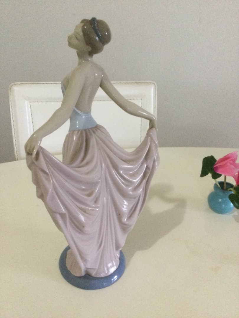 リヤドロ　ダンサー