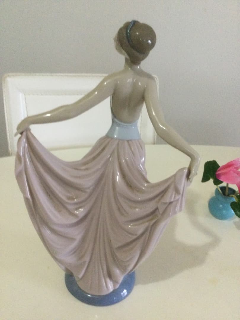 リヤドロ　ダンサー