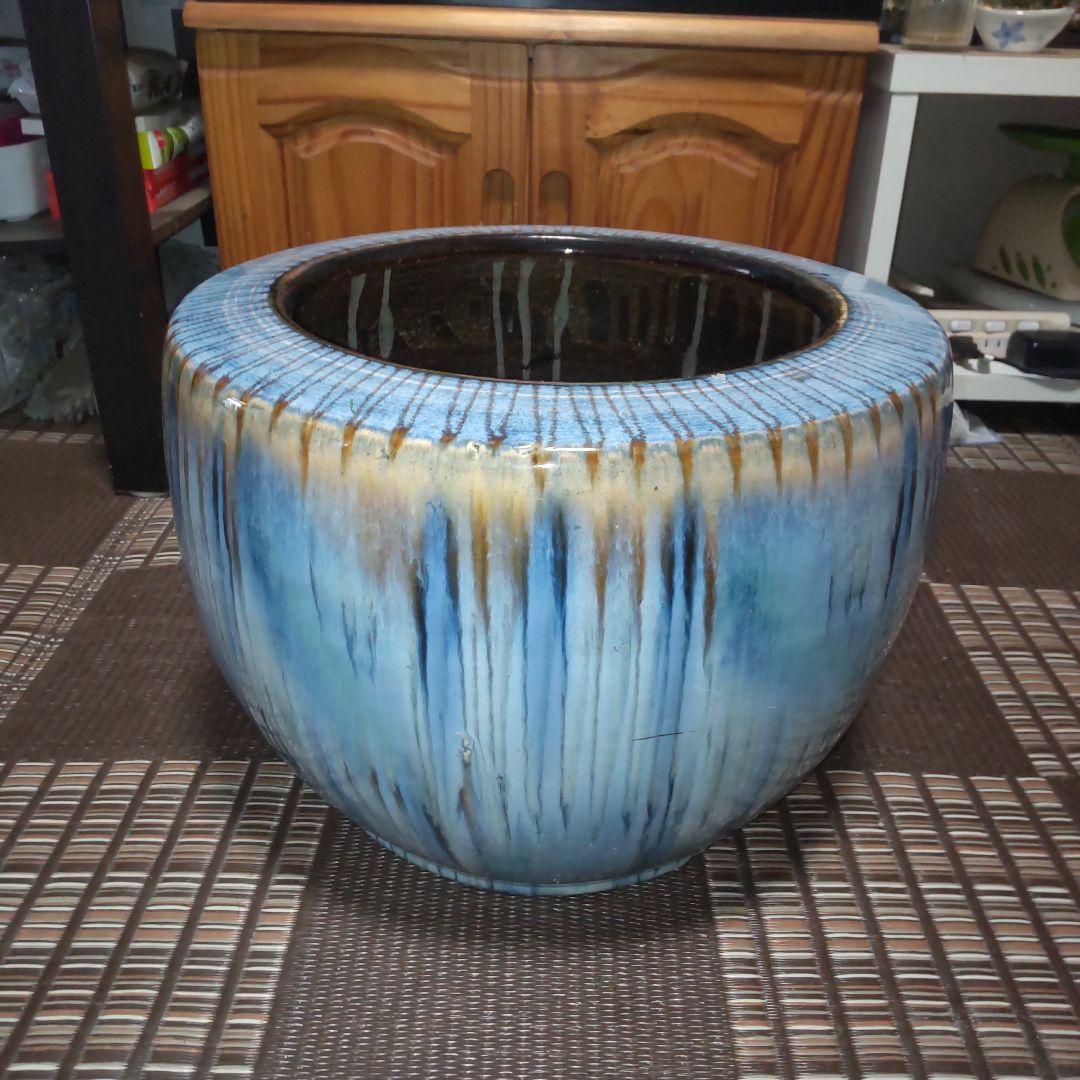 青と白の陶器製 火鉢