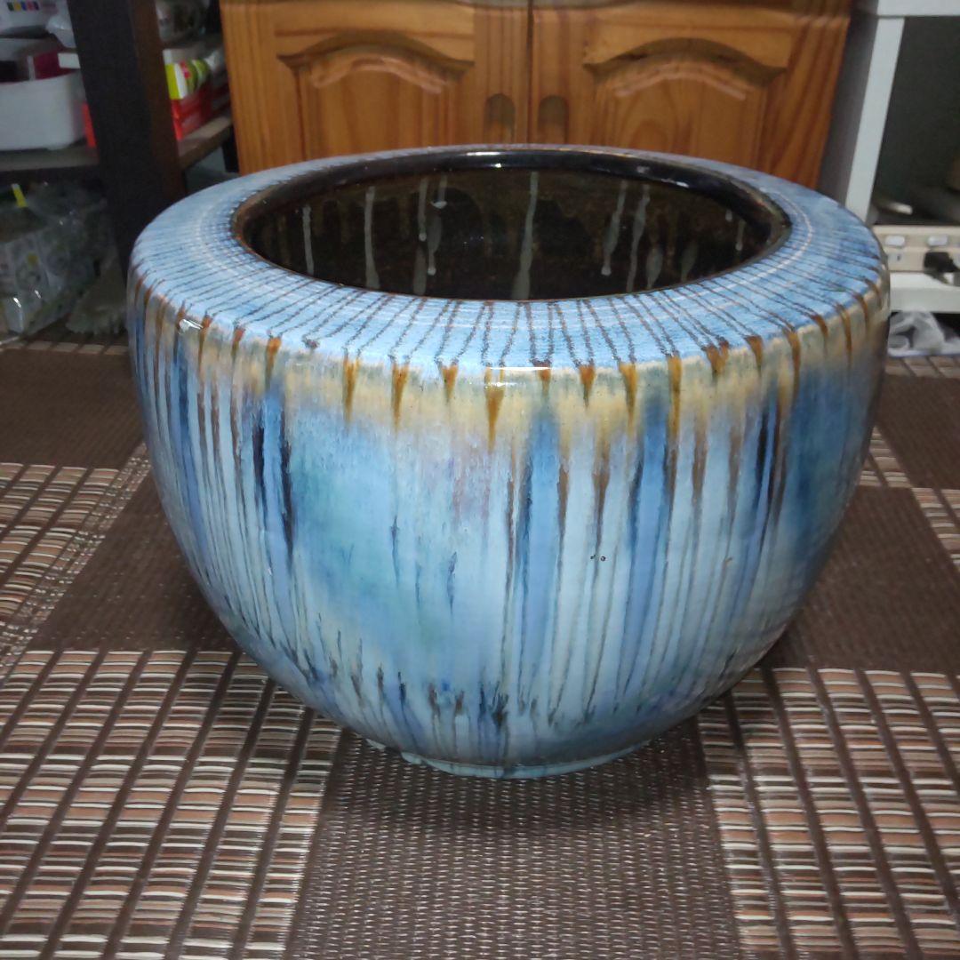 青と白の陶器製 火鉢