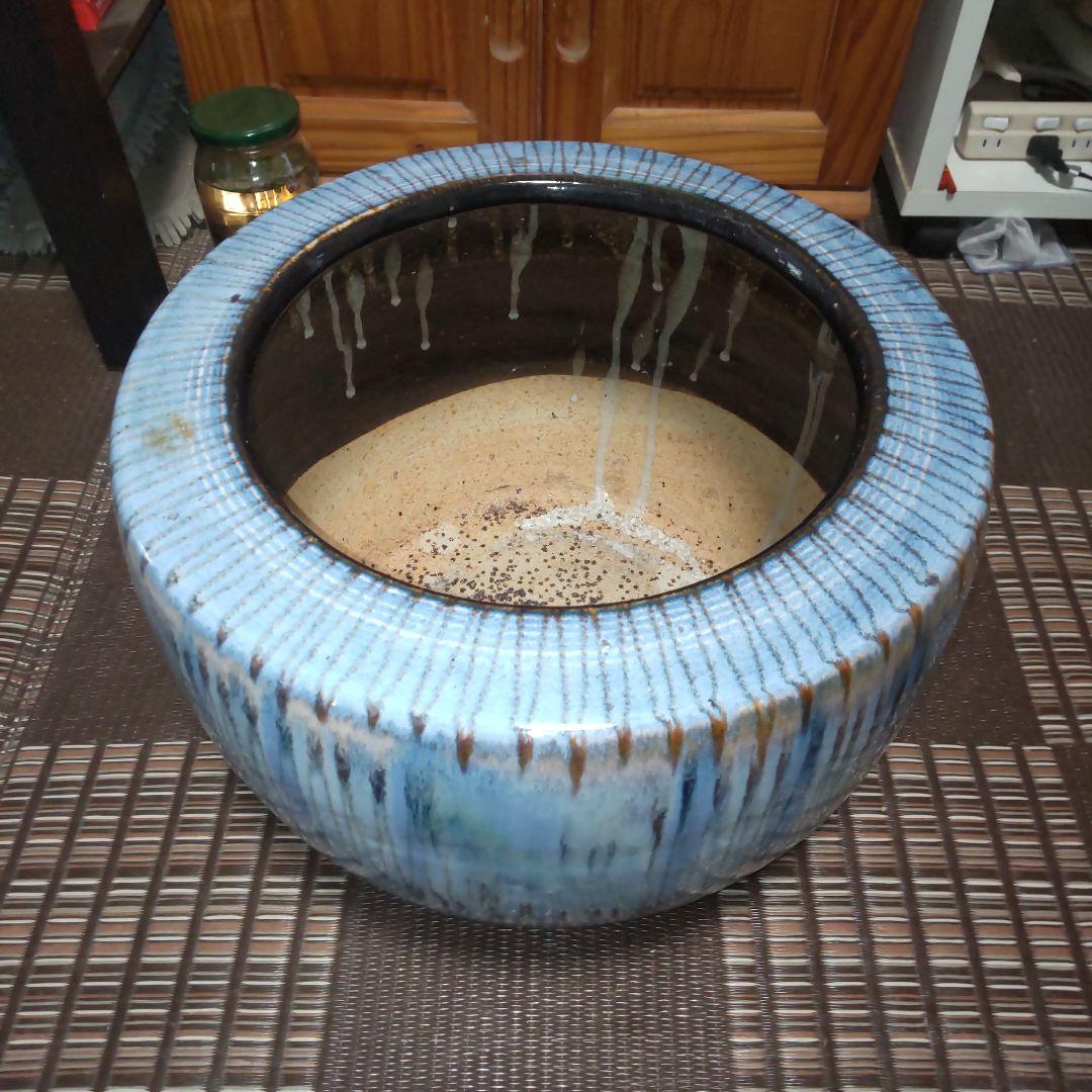 青と白の陶器製 火鉢