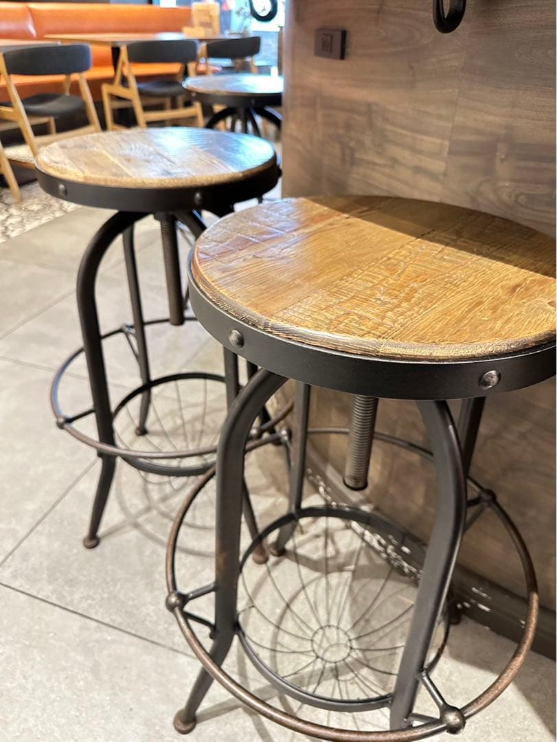 【BACCHUS STOOL】 バッカス スツール