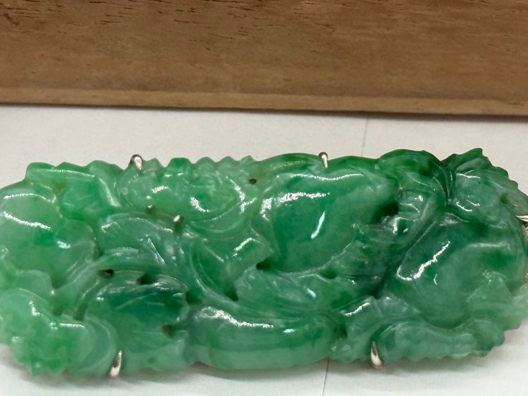 本翡翠　14kホワイトゴルド　重さ約21g 帯留木箱入　送料込み251220