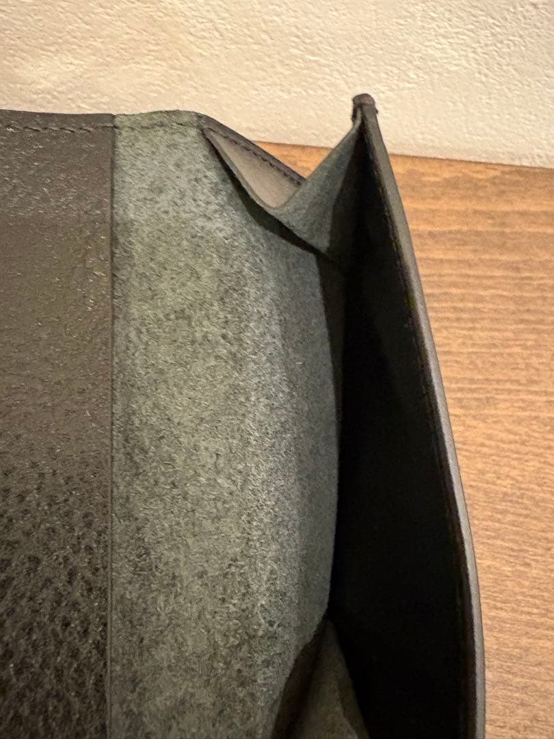 【新品未使用品】　IL BISONTE ブラックレザーケース　カードケース