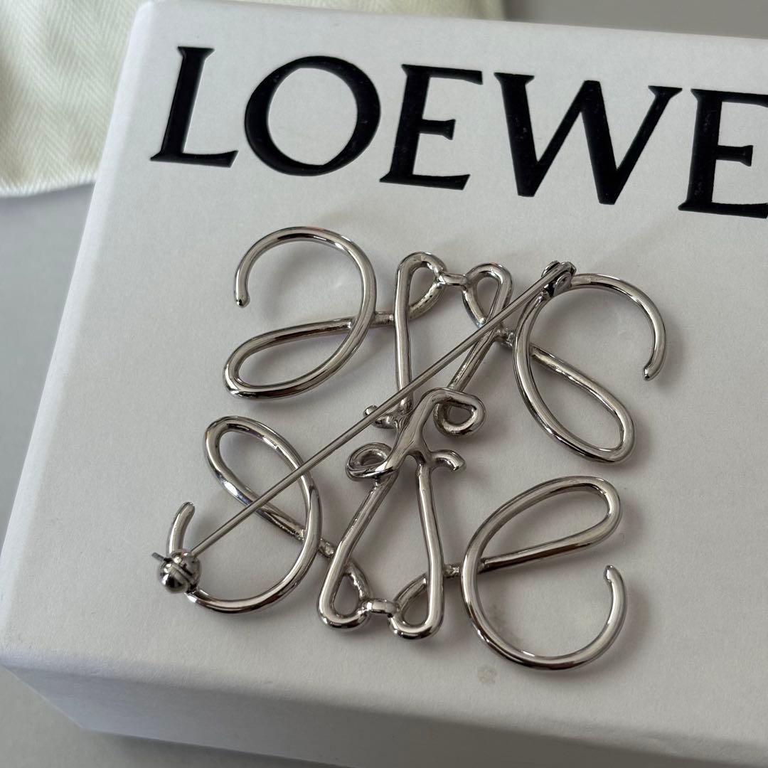 【正規品•未使用】LOEWE シルバー ロゴブローチ