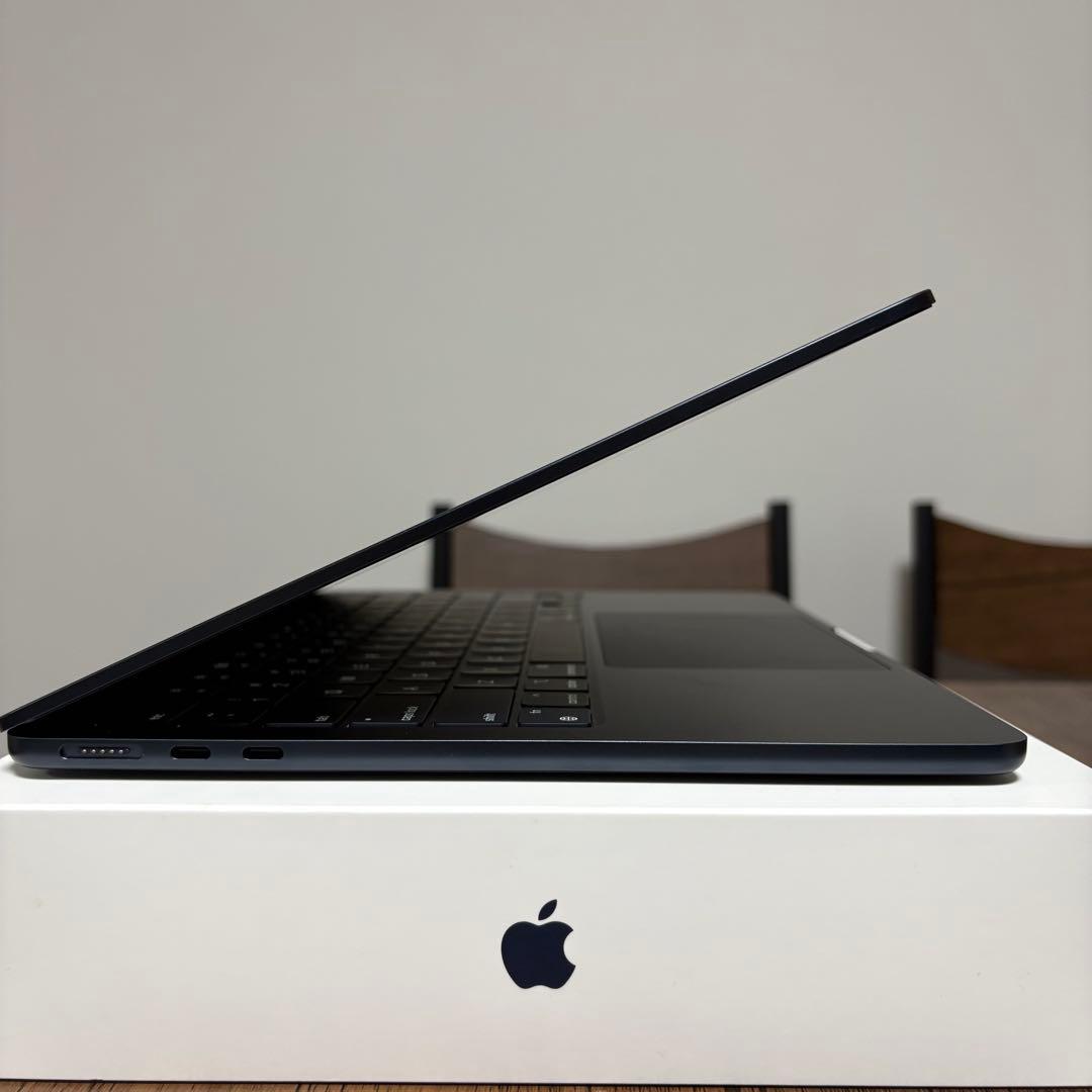 『タイムセール』MacBookAir 2022（メモリ8GB/SSD256GB）