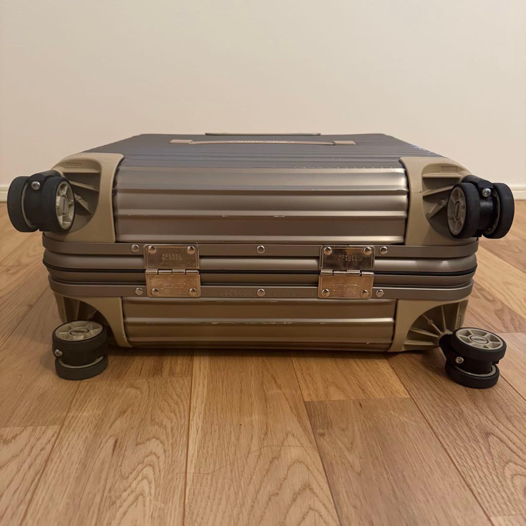s*9様 【貴重な4輪タイプ】RIMOWA キャリーケース トパーズ チタニウム