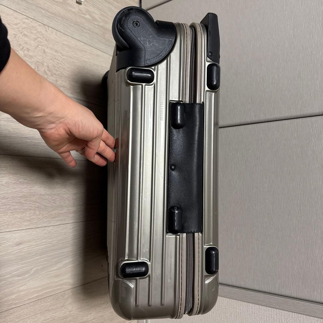 リモア　キャリーケース33リットル　機内持込可サイズ　2輪