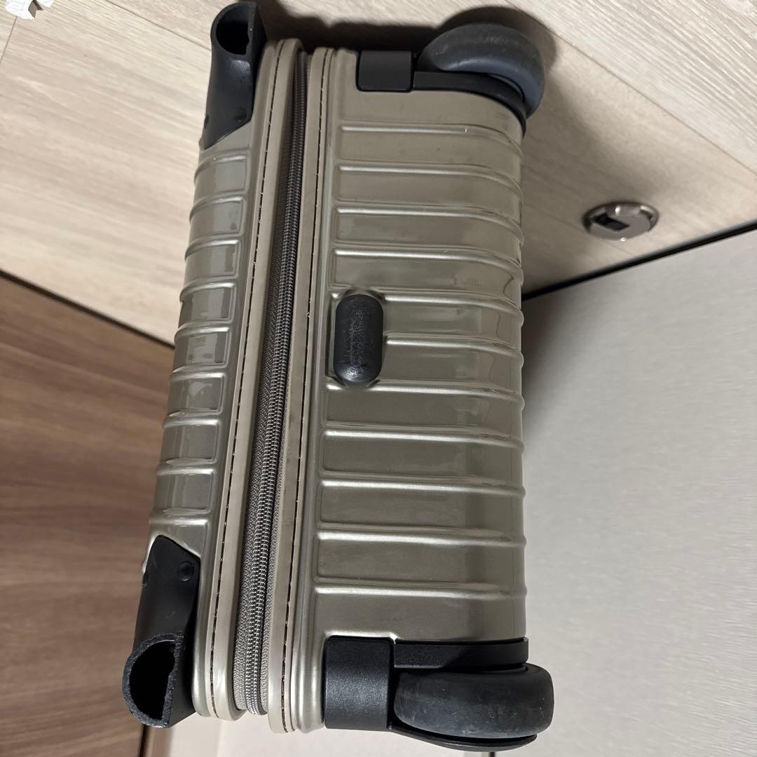 リモア　キャリーケース33リットル　機内持込可サイズ　2輪