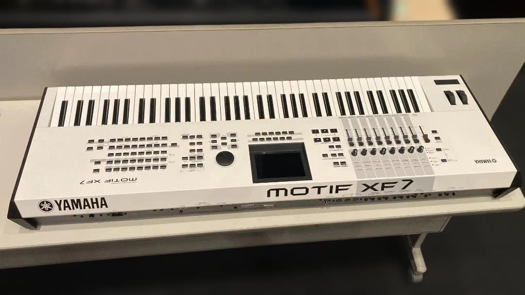 【中古】YAMAHA MOTIF XF7 WH シンセサイザー ハードケース付