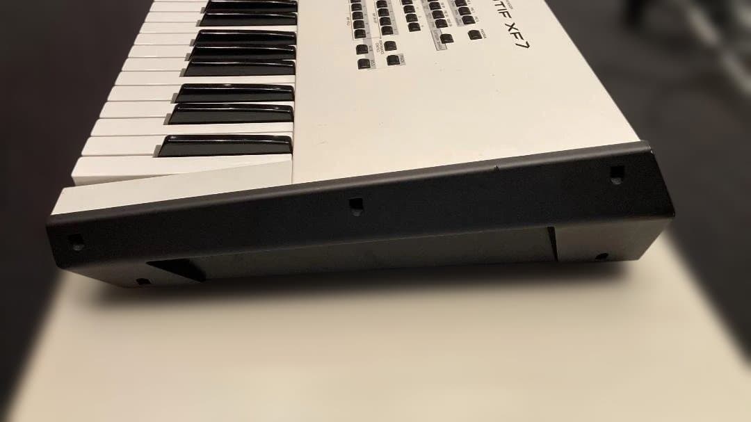 【中古】YAMAHA MOTIF XF7 WH シンセサイザー ハードケース付