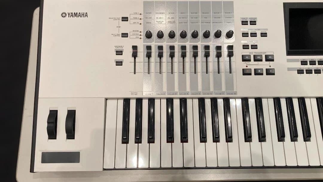 【中古】YAMAHA MOTIF XF7 WH シンセサイザー ハードケース付