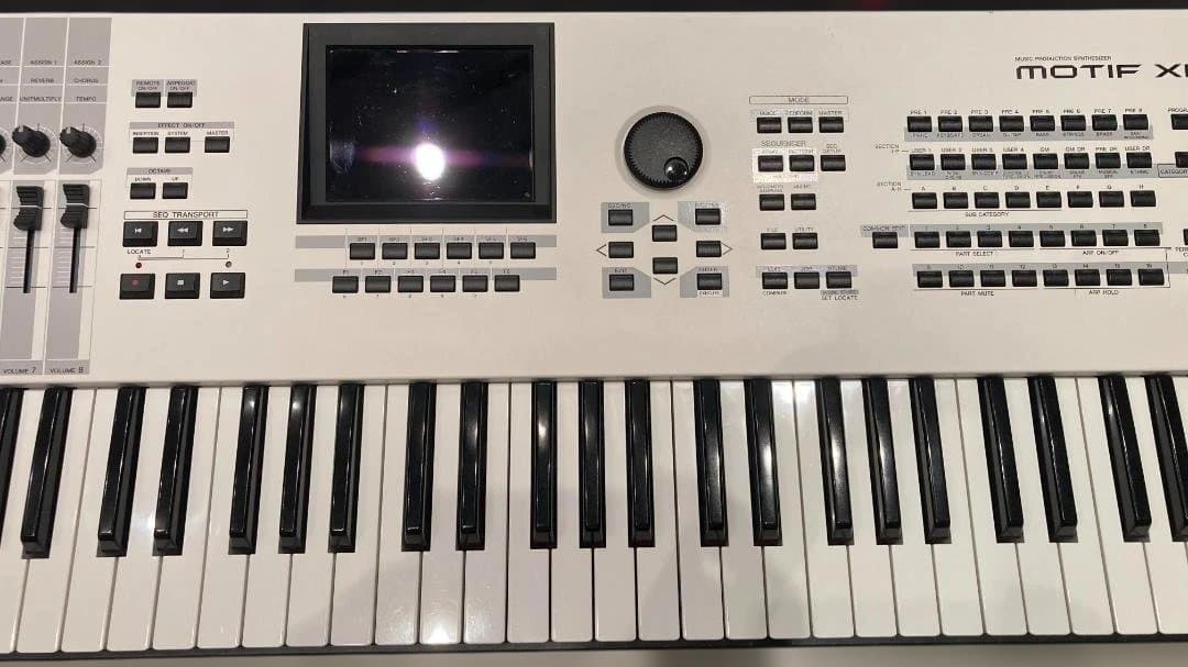 【中古】YAMAHA MOTIF XF7 WH シンセサイザー ハードケース付