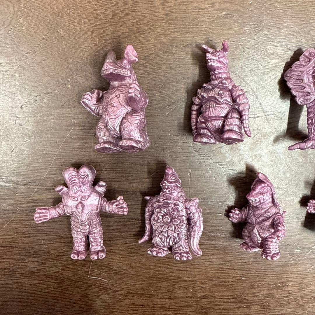 ウルトラマン　怪獣消しゴム　円谷プロ　紫　パープル　メタリック