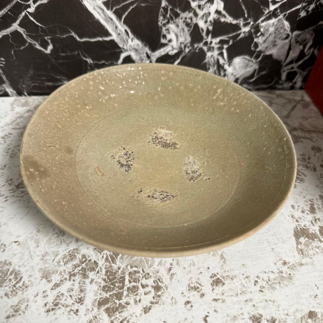 高麗青瓷、平茶碗。無傷、箱。