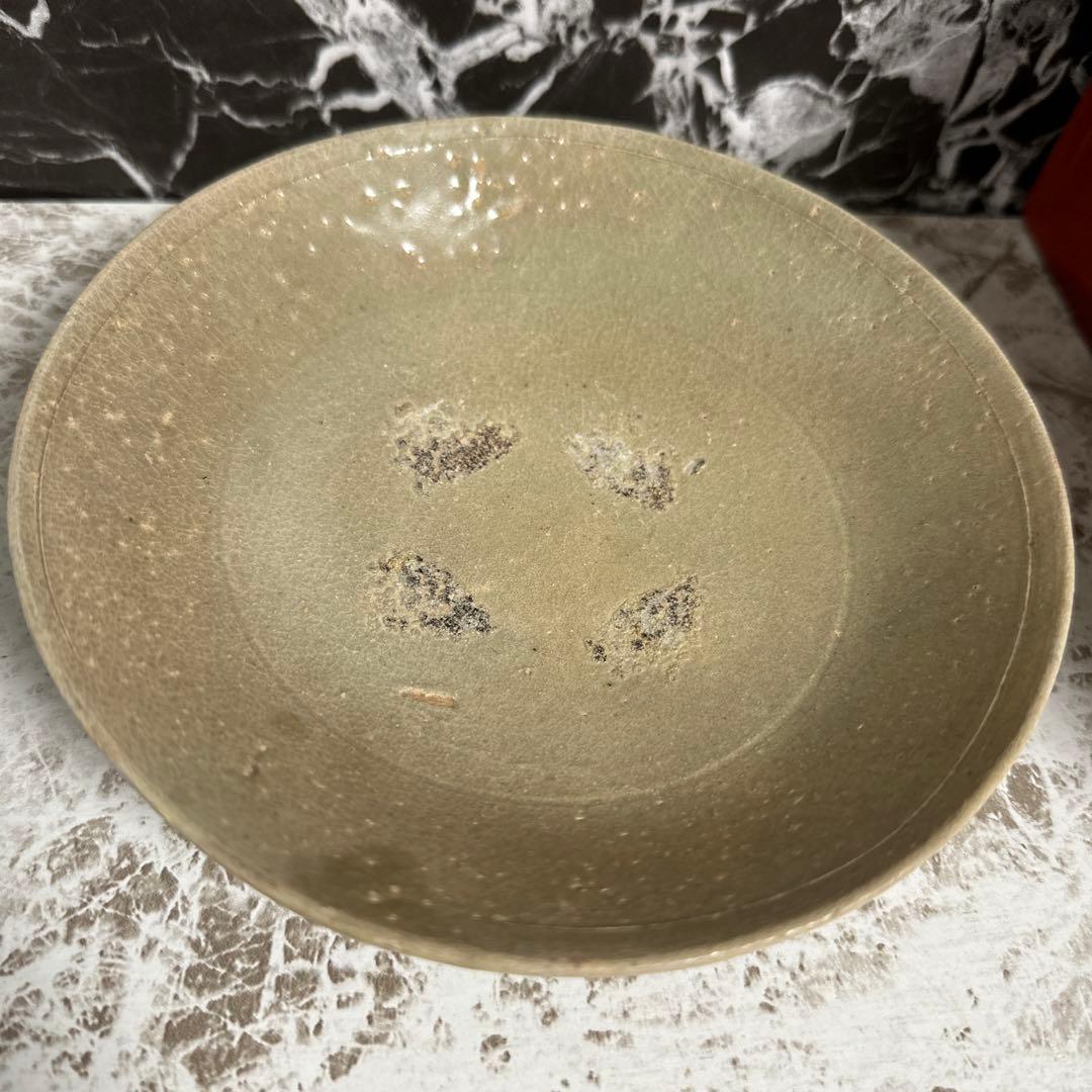 高麗青瓷、平茶碗。無傷、箱。