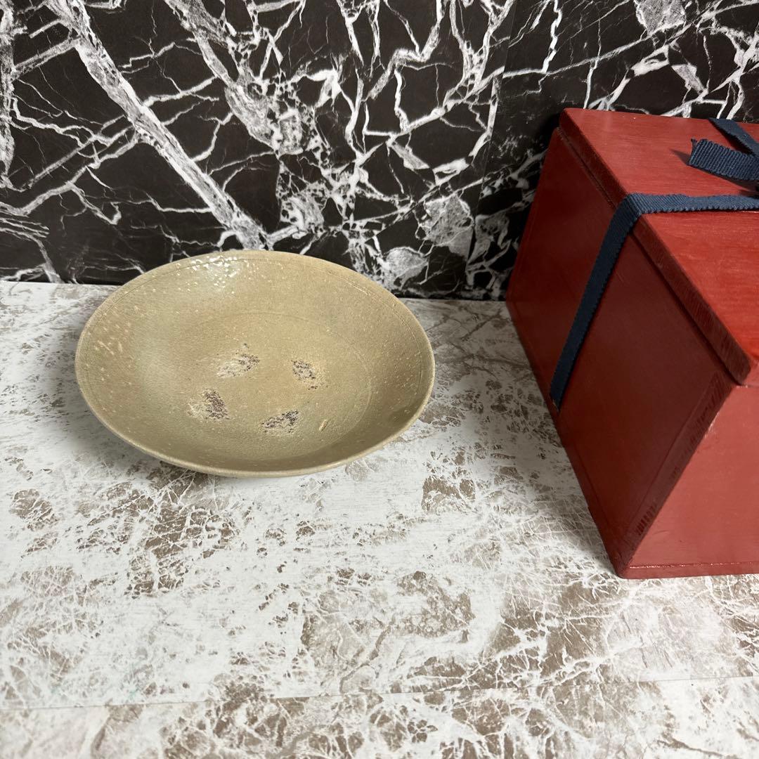 高麗青瓷、平茶碗。無傷、箱。