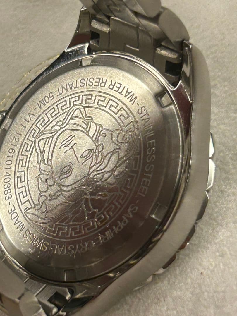 稼働品　VERSACE GMT 腕時計 ブラック　稼働　ヴェルサーチ　V11　黒