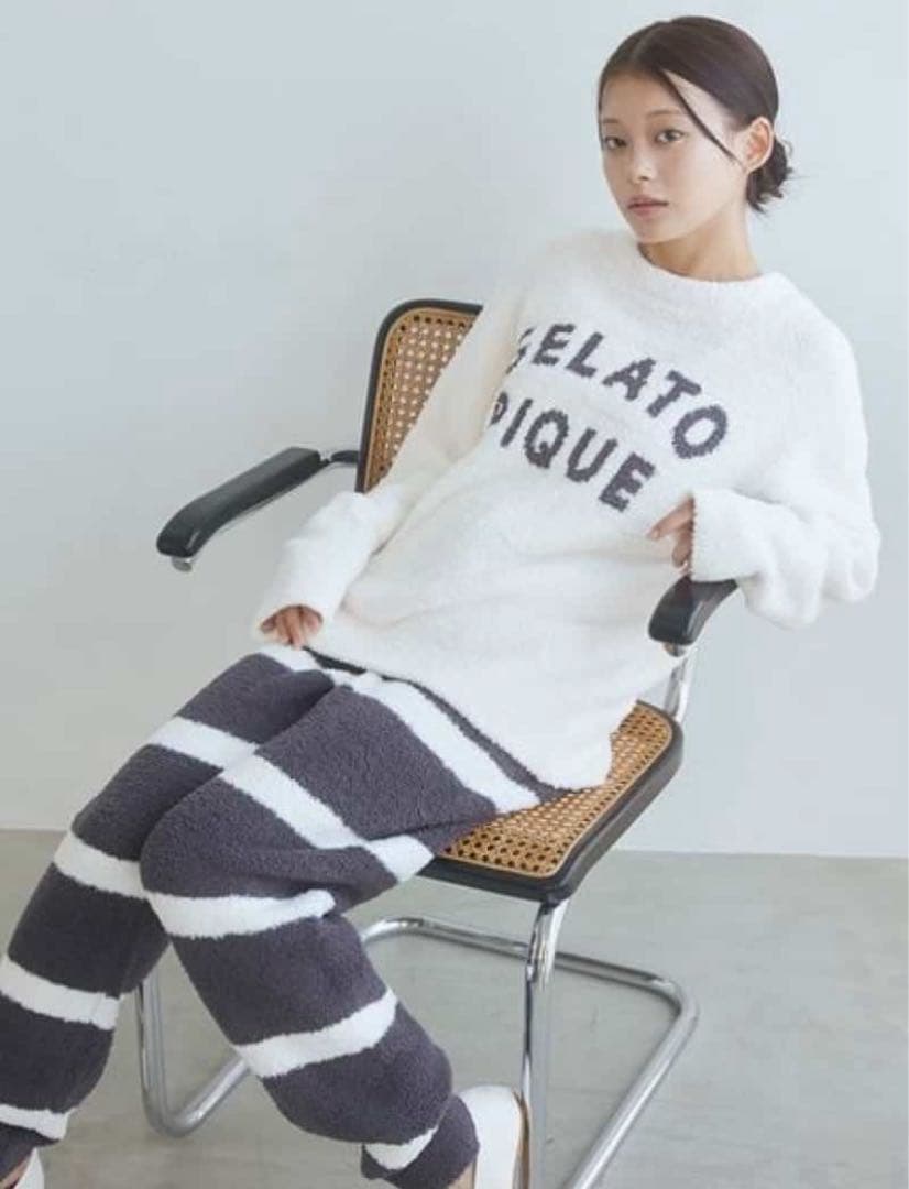 タグ付き新品、ジェラピケ、パウダーロゴジャガードプルオーバー&ロングパンツセット