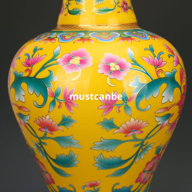 黄地琺瑯彩纏枝紋花瓶 景徳鎮 陶磁器 装飾品 現代工芸品 美術品 置物