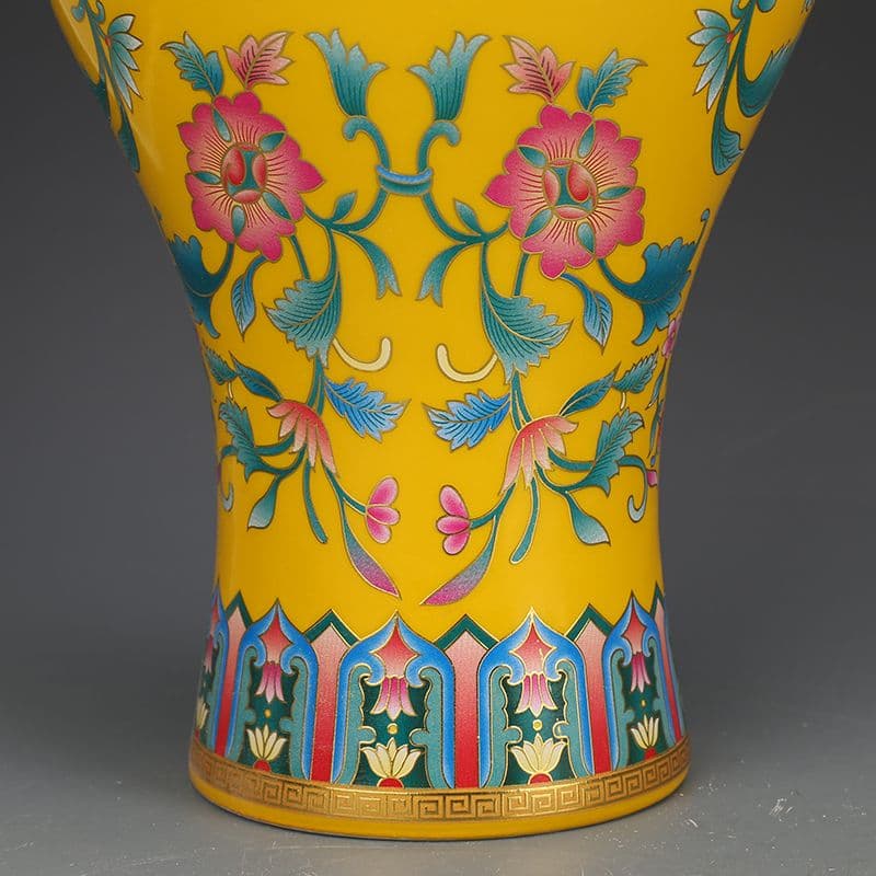 黄地琺瑯彩纏枝紋花瓶 景徳鎮 陶磁器 装飾品 現代工芸品 美術品 置物