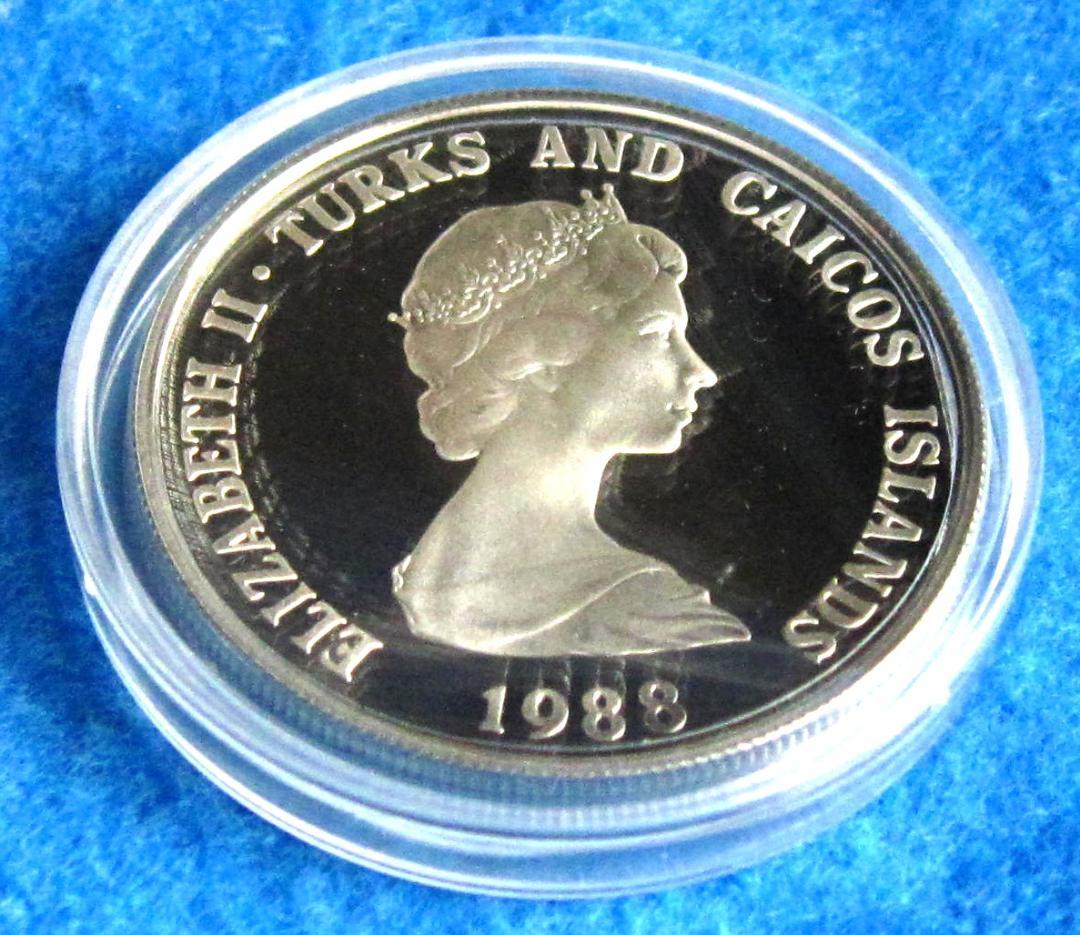 ８８年　タークスカイコス諸島　WWF２５周年記念　プルーフ銀貨　イグアナ図　１枚