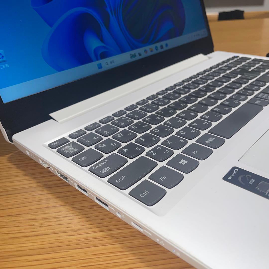 Lenovo 15.6インチホワイト美品❤️快適SSD✨ Windows 11