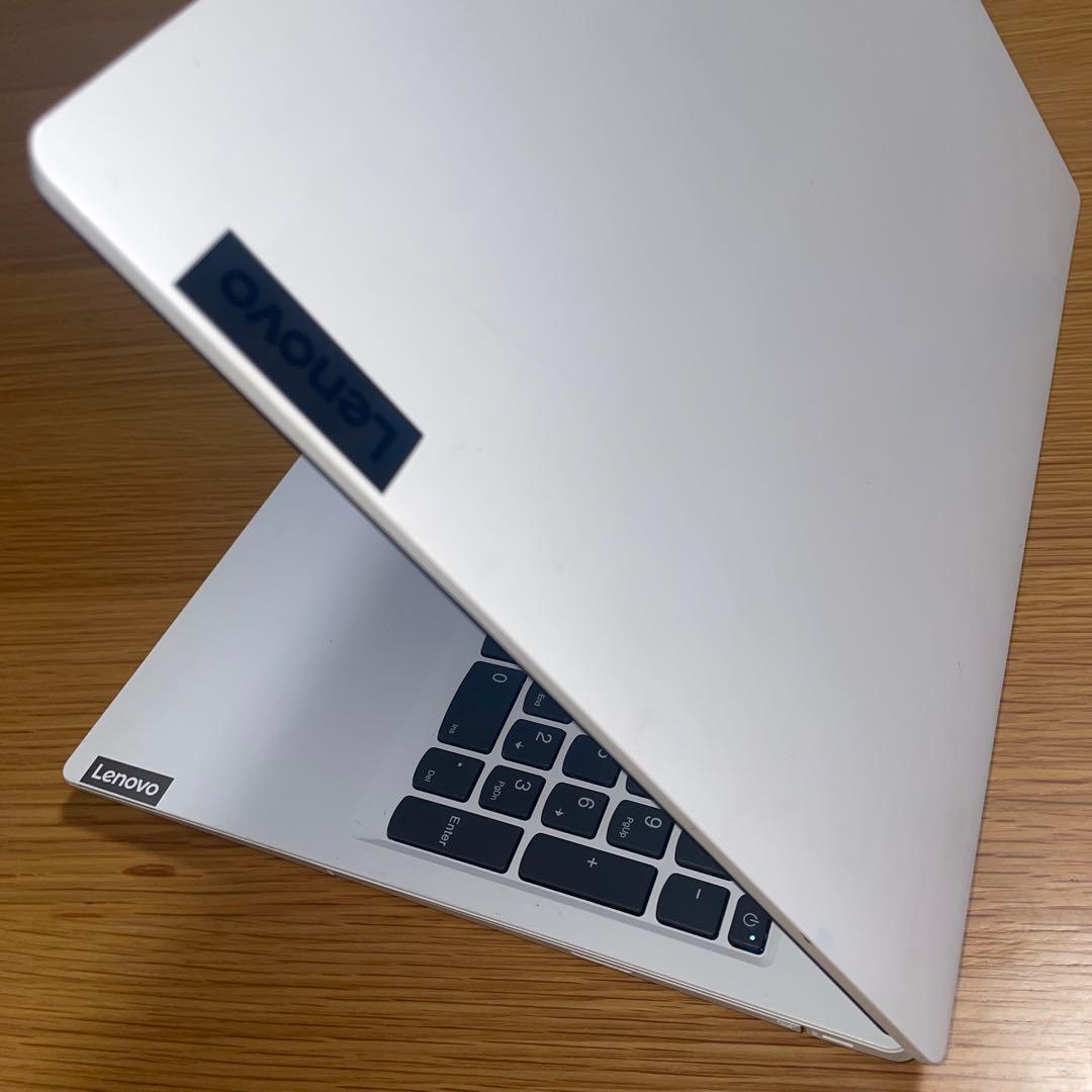 Lenovo 15.6インチホワイト美品❤️快適SSD✨ Windows 11