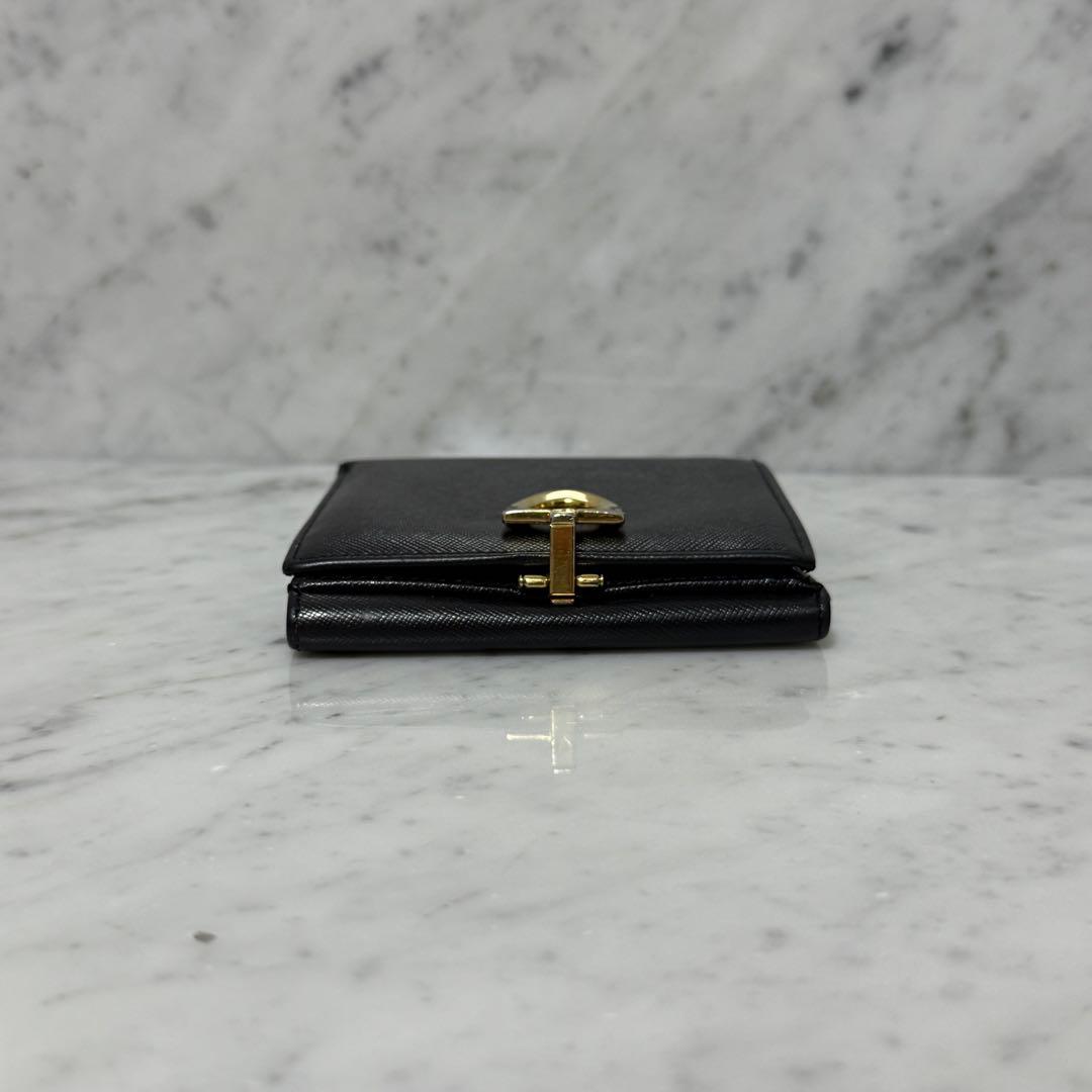 サルヴァトーレフェラガモ 二つ折り財布 ブラック ゴールド ガンチーニ ロック