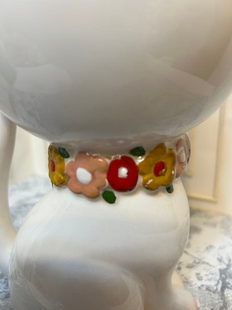 昭和レトロ　1970年代　内藤ルネ　陶器製貯金箱　お花の首飾りの白ネコさん
