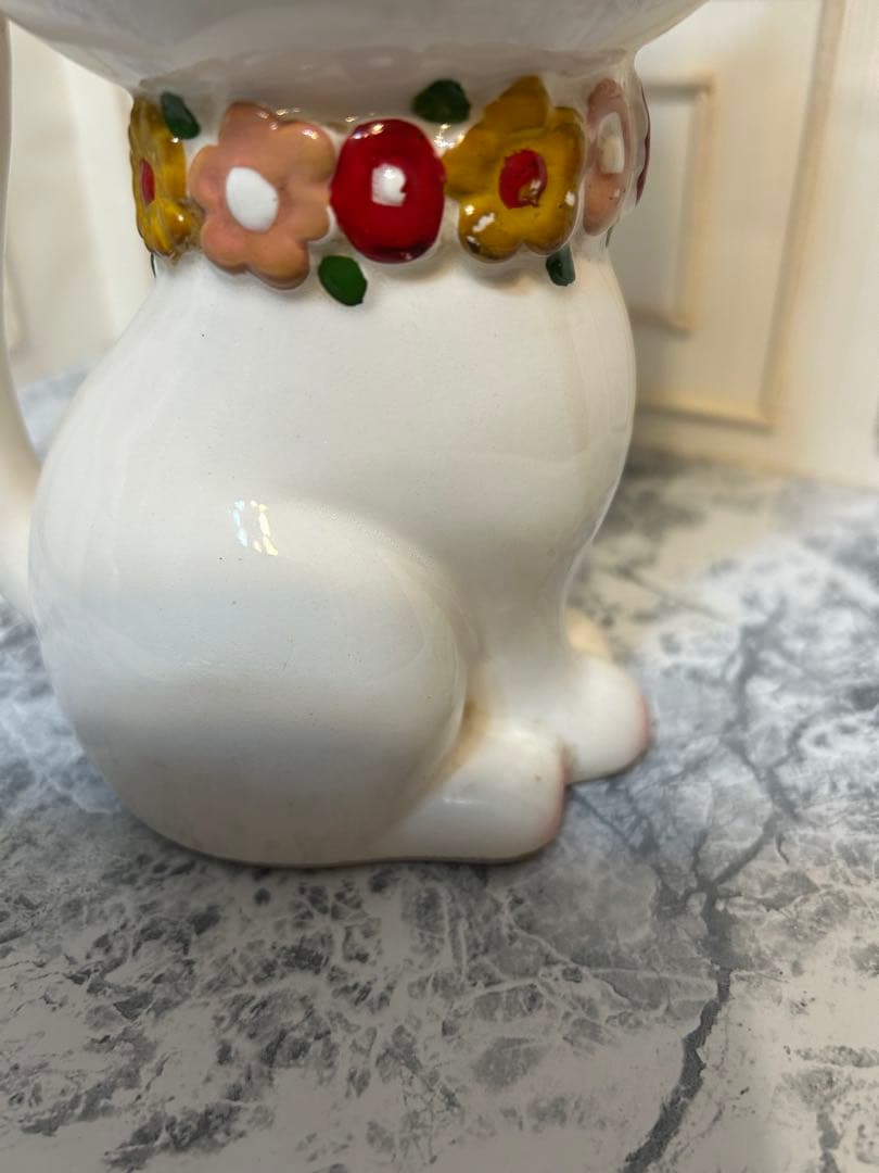 昭和レトロ　1970年代　内藤ルネ　陶器製貯金箱　お花の首飾りの白ネコさん