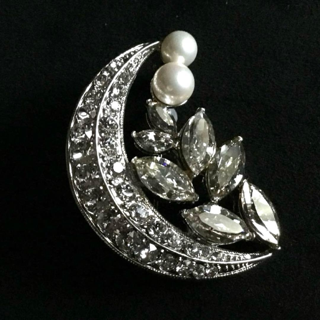 在庫一掃セール中！ 三日月型のロマンティックなブローチ