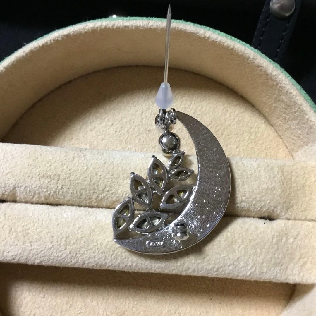 在庫一掃セール中！ 三日月型のロマンティックなブローチ