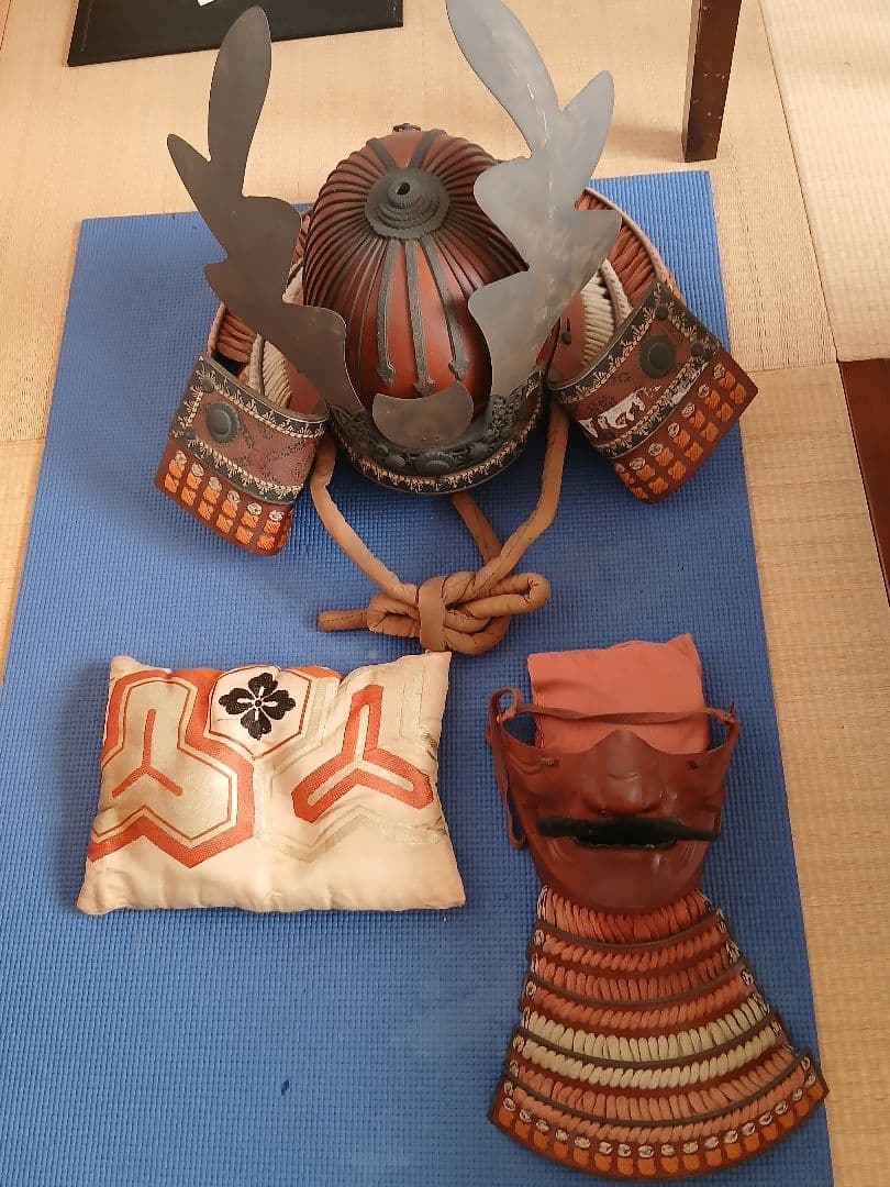 伝統的な日本の武士の鎧