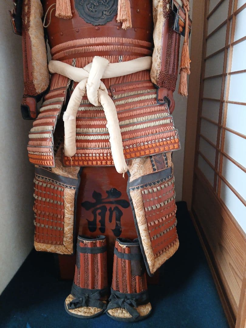 伝統的な日本の武士の鎧