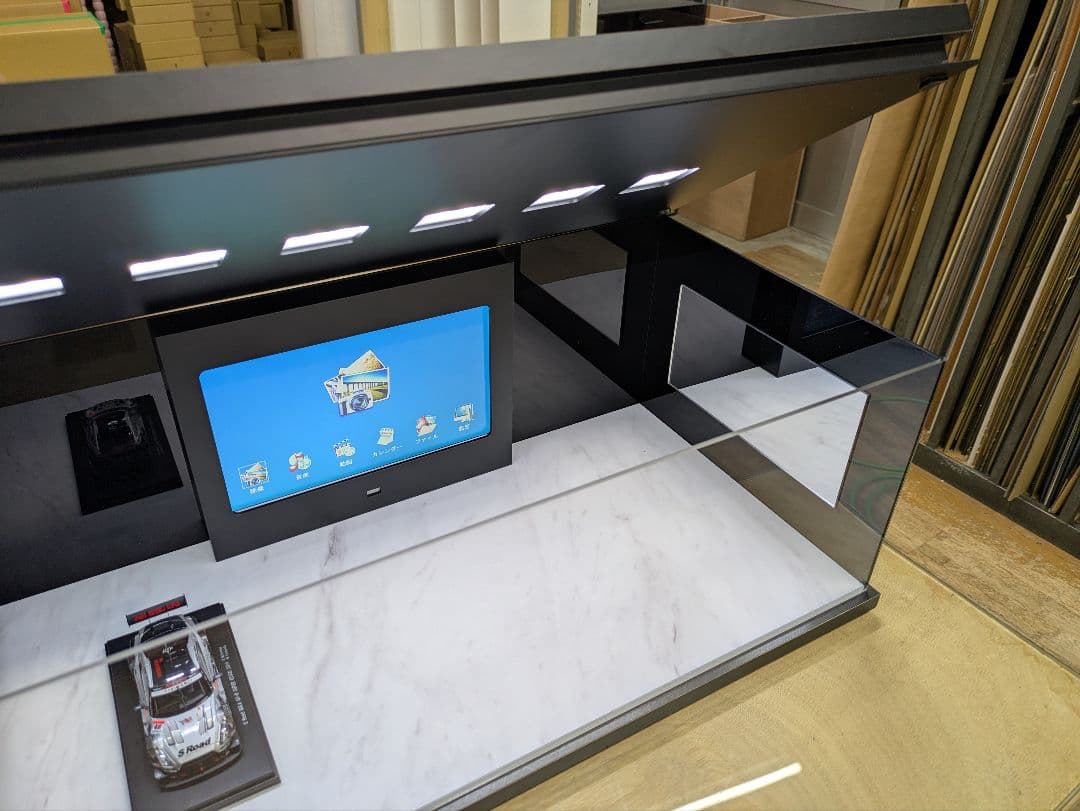 アクリルショーケース　モニター付