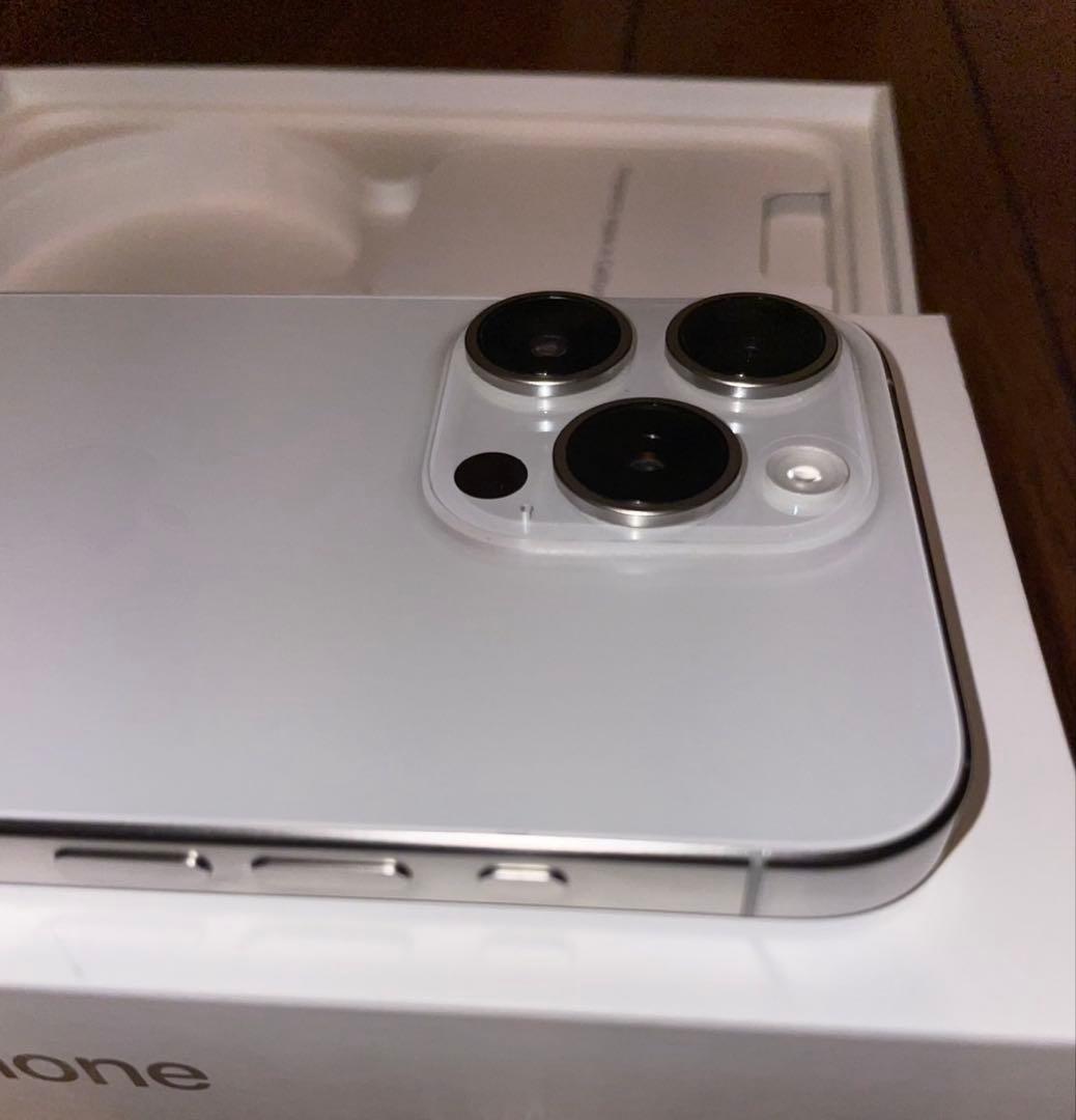 iPhone 15 Pro 256GB ホワイトチタニウム