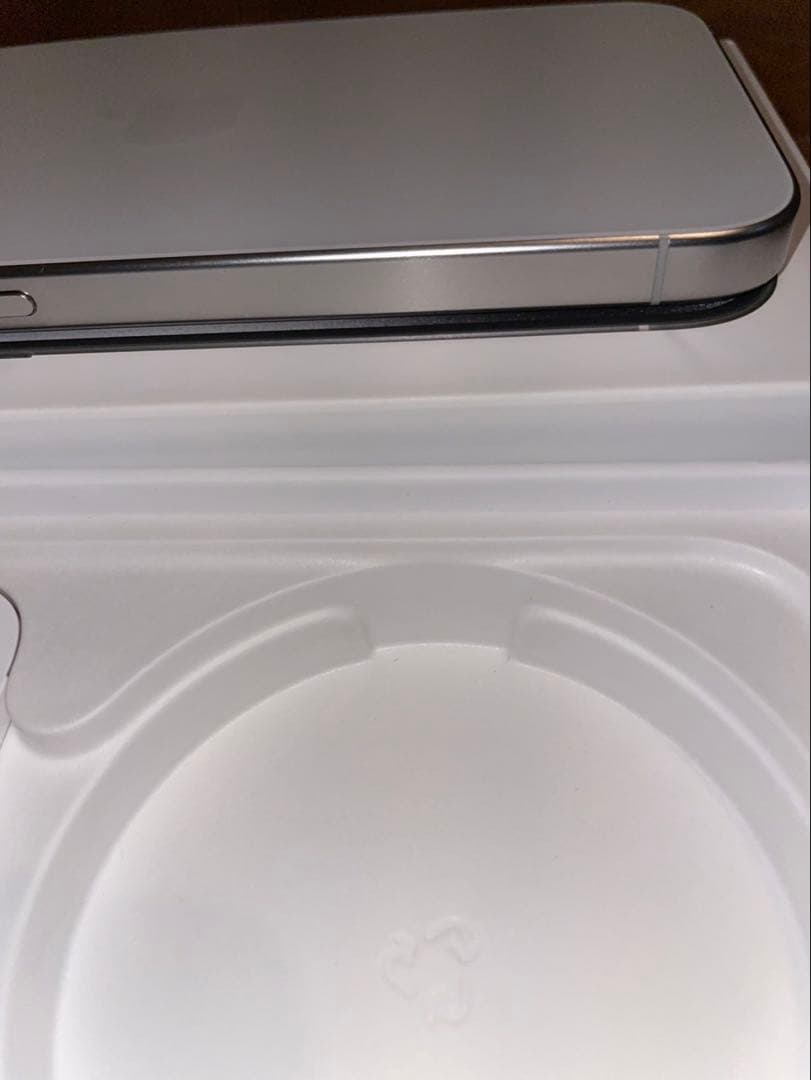 iPhone 15 Pro 256GB ホワイトチタニウム