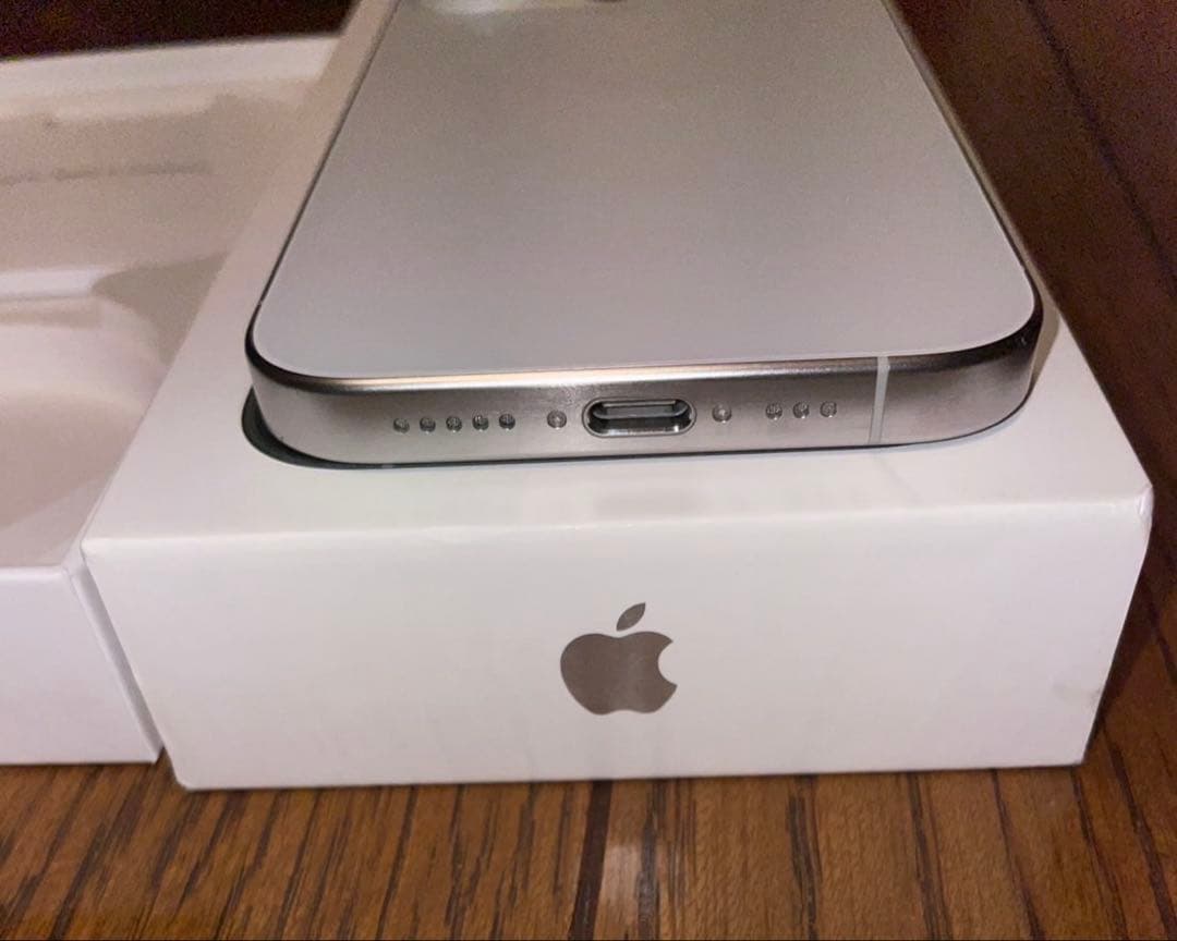 iPhone 15 Pro 256GB ホワイトチタニウム