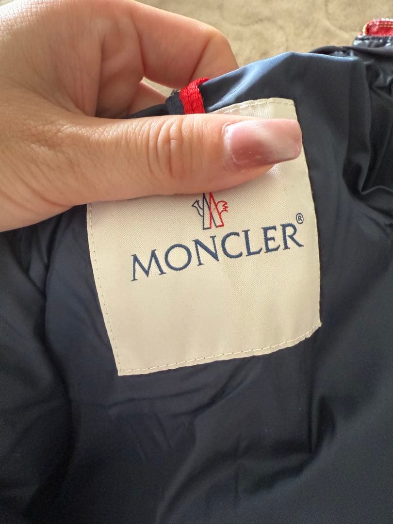 MONCLER黒のフード付きダウンジャケット 18/24 mesi